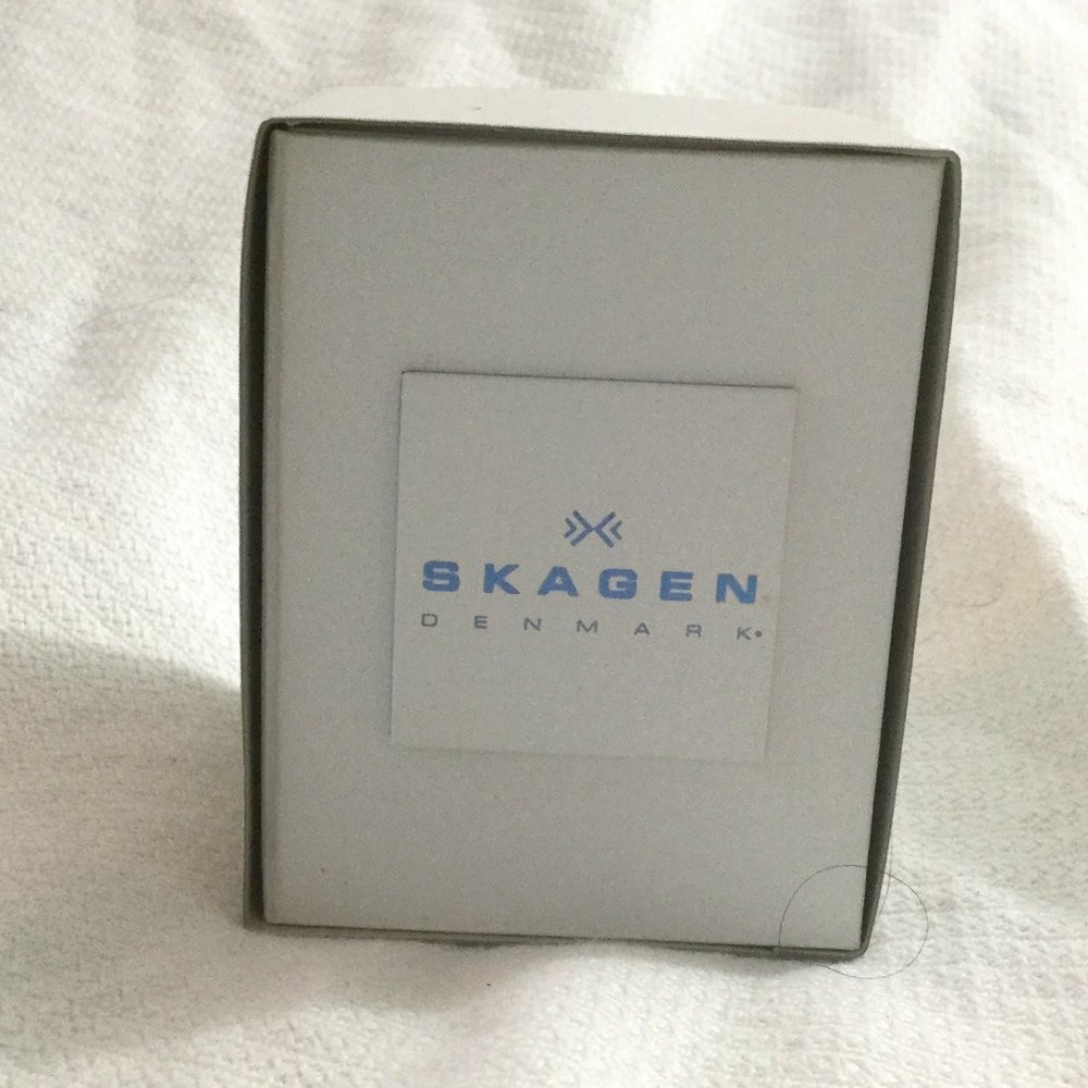 Skagen Watch Box & Display Pillow - Only Box / Pillow